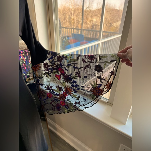 Black dress with statement sleeve
Size M - Picture 2 of 3